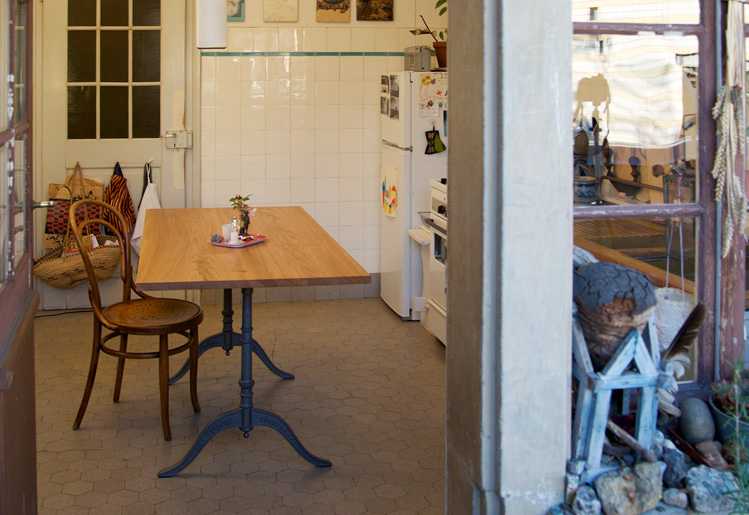 Bistrotisch Massivholz Gusseisen 009